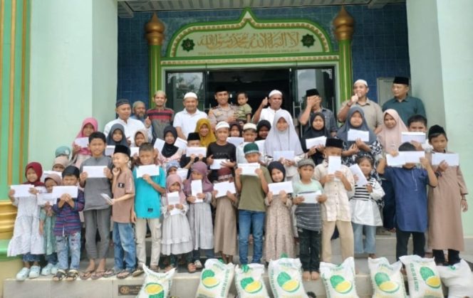 
					Pengurus Anak Yatim Simpanggambir Bersama Forkopincam Linggabayu Salurkan Santunan kepada 40 Anak Yatim