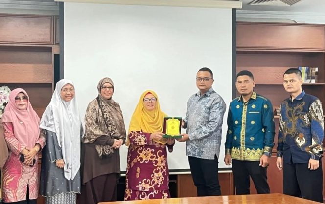 
					Gebrakan Internasional, MAN 1 Mandailing Natal Resmi Jalin Kemitraan dengan IIUM Malaysia