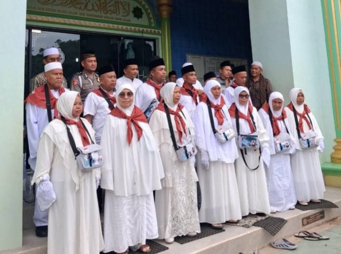 
					Forkopimca Linggabayu Berangkatkan 13 Calon Haji, Satu Tertunda Karena Sakit