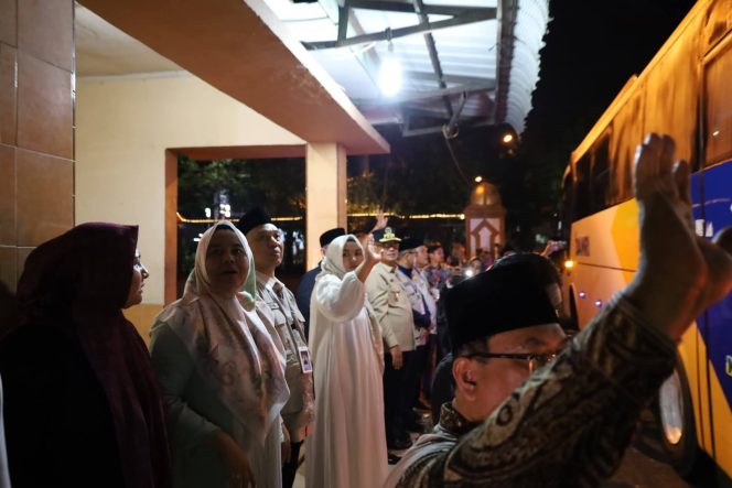 
					Wabup Atika Azmi Lepas Keberangkatan JCH Kloter 6: Patuhi Petugas dan Jaga Kekompakan