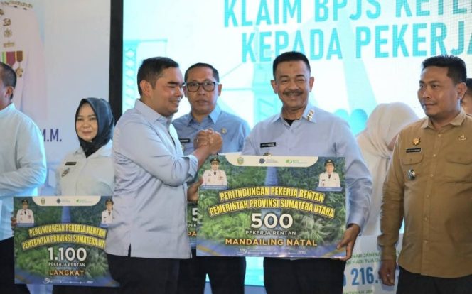 
					Hadiri May Day Sumut 2026, Bupati Madina Terima 500 Kartu BPJS Ketenagakerjaan untuk Pekerja Rentan