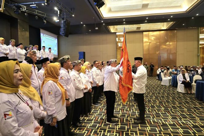 
Saipullah Lantik Pengurus IKANAS Sumut Periode 2025-2030, Gubsu Sampaikan Pesan Penting