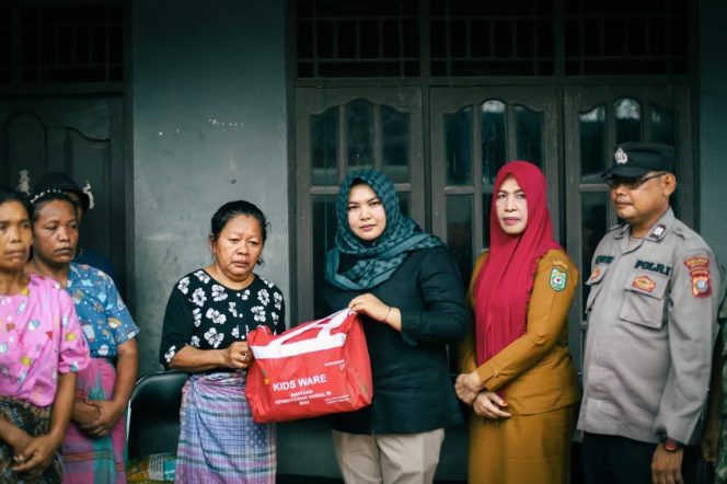 
Wabup Tinjau  Kebakaran di Desa Lumban Pinasa, Pastikan Bantuan Pemkab Madina Tersalurkan Cepat
