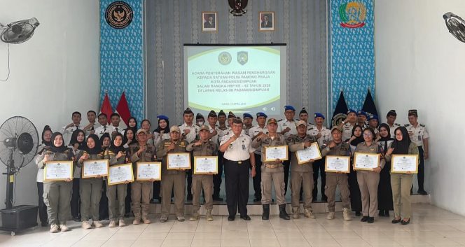 
					Lapas Padangsidimpuan Apresiasi 11 Personel BKO Satpol PP pada Hari Bhakti Pemasyarakatan ke-62