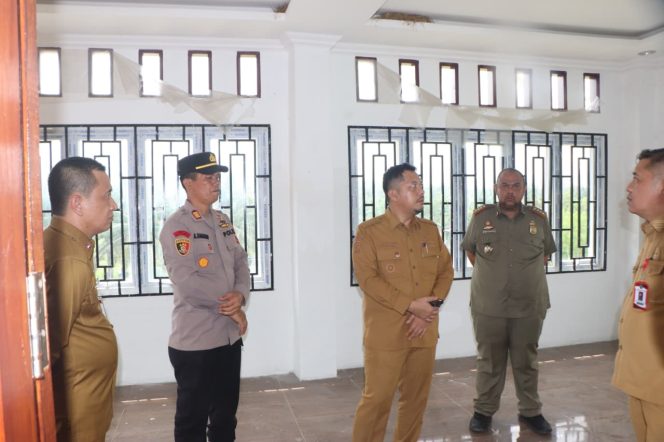
Bupati Reski Basyah Harahap Tinjau Rencana Pembangunan Mako Polres Paluta