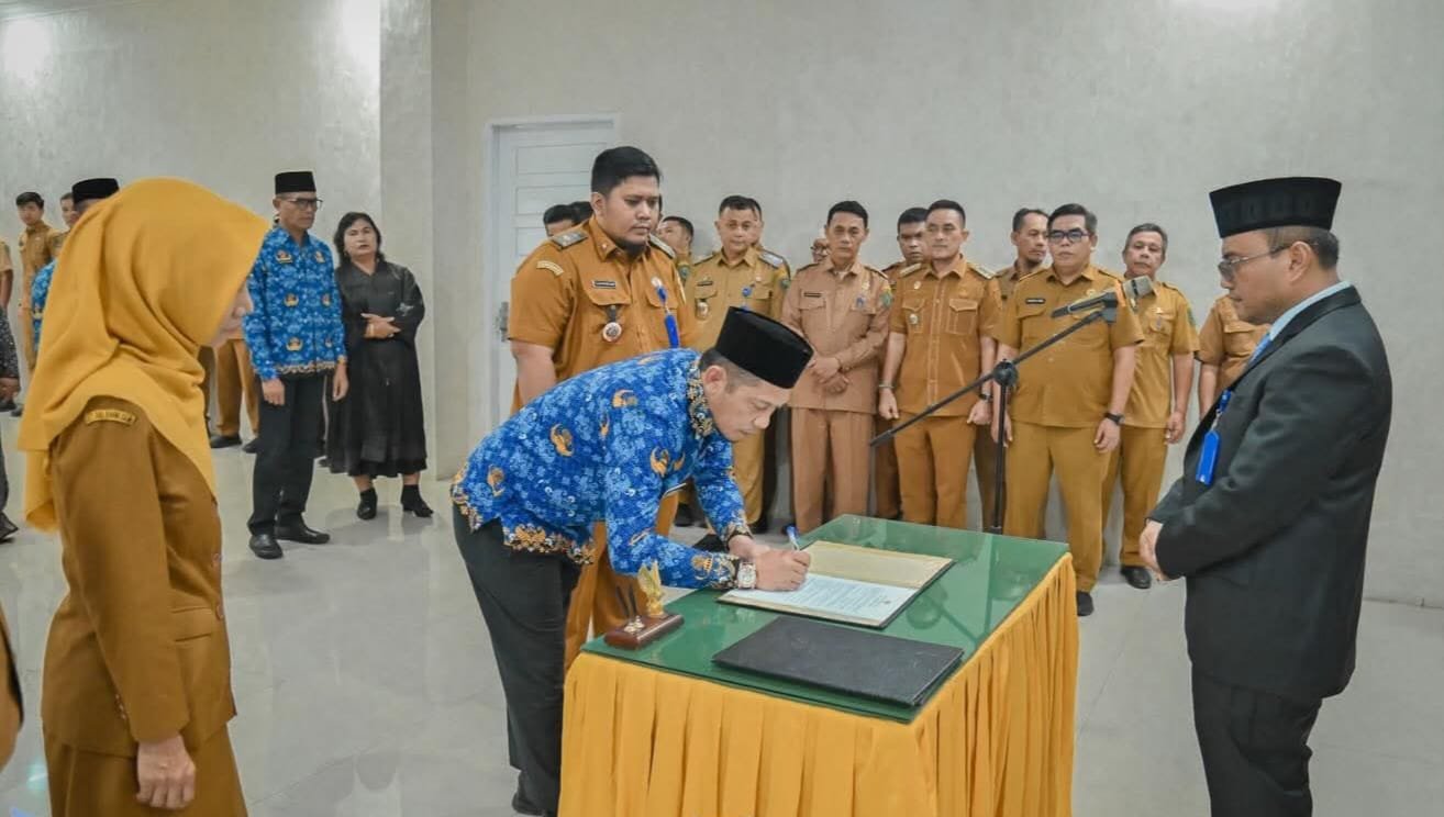 Wali Kota H. Letnan Dalimunthe  Lantik 5 Pejabat Tinggi Pratama Pemko Padangsidimpuan
