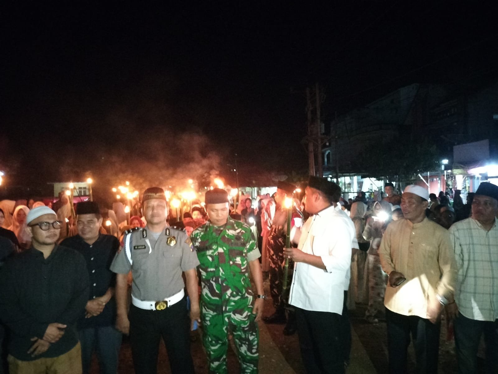 Pawai Obor 1 Muharram 1448 H di Simpang Gambir Dilepas Camat Lingga Bayu