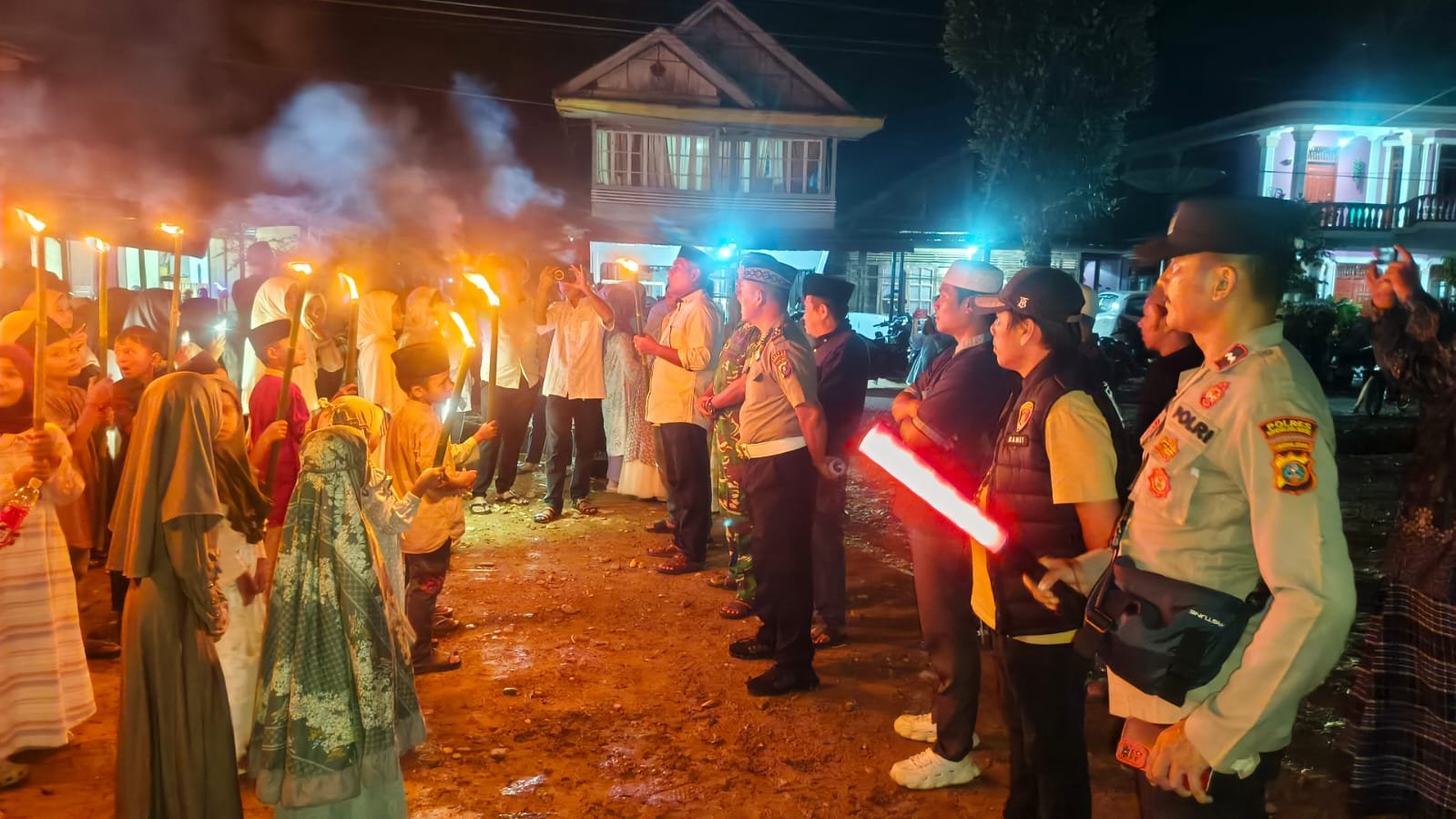 Polsek Linggabayu Amankan Pawai Obor Sambut Tahun Baru Islam 1 Muharram 1448 H