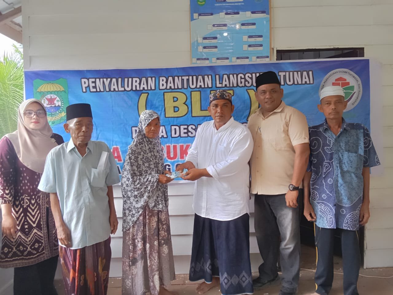 Ali Arjun Sigalingging  Kapdes Desa Lubuk Kapundung ll Salurkan DD Tahap l