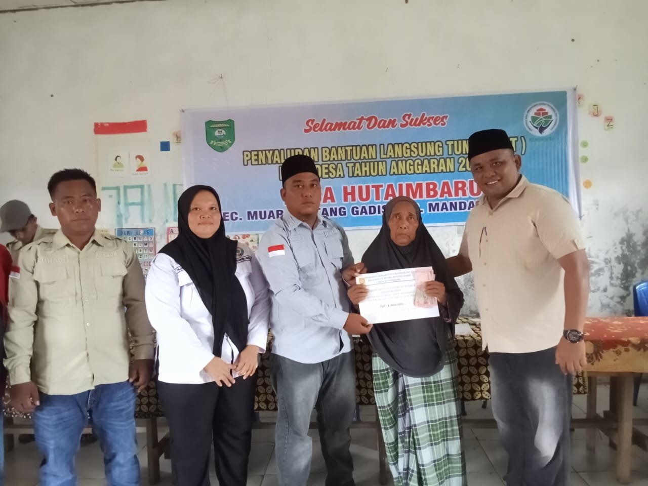 Pemdes Hutaimbaru Salurkan BLT DD Tahap l T.A.2026