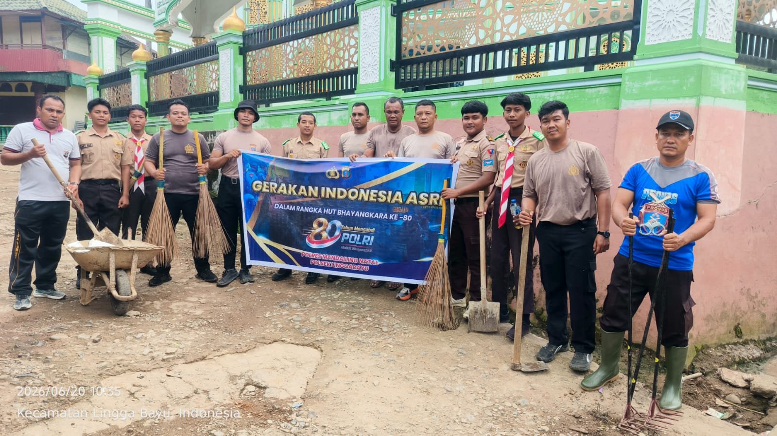 Polsek Linggabayu Gelar Gerakan Indonesia Asri Sambut HUT Bhayangkara ke-80