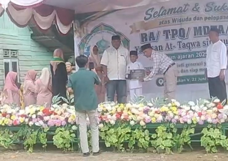 Momen Haru Wisuda Santri At-Taqwa Sinunukan V: Saat Hafalan Al-Qur’an Menjadi Kebanggaan Orang Tua