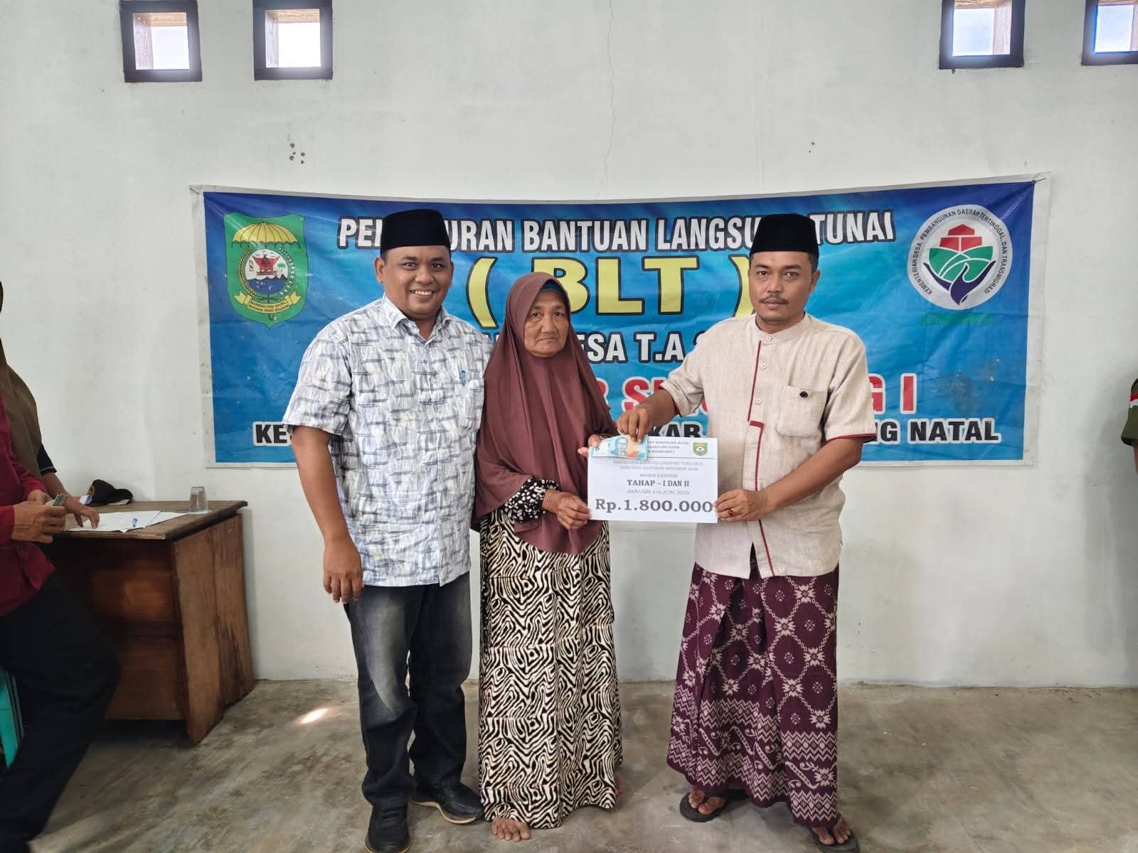 Kepala Desa Pasar Singkuang l Salurkan BLT-DD T.A.2026