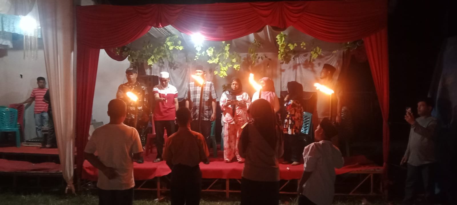 Semarak HUT RI ke-81, Camat Lingga Bayu Lepas Langsung Pawai Obor Taptu